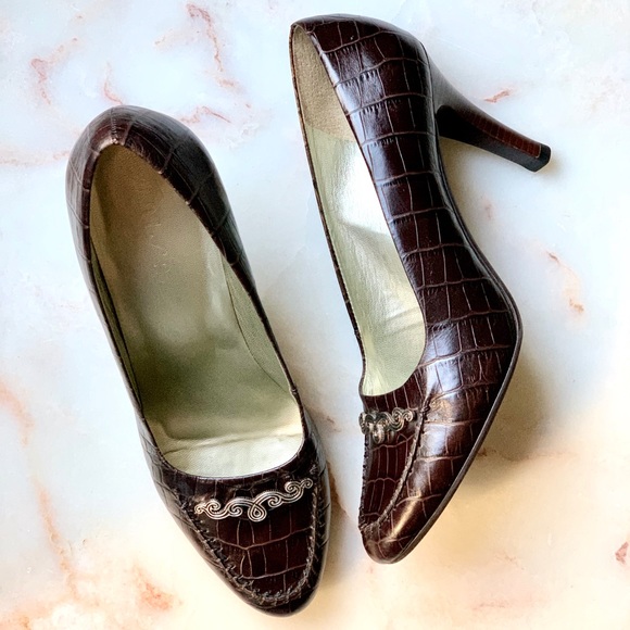 Brown Heels - Picture 3 of 8